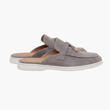 Mules de ante gris claro mediterráneas