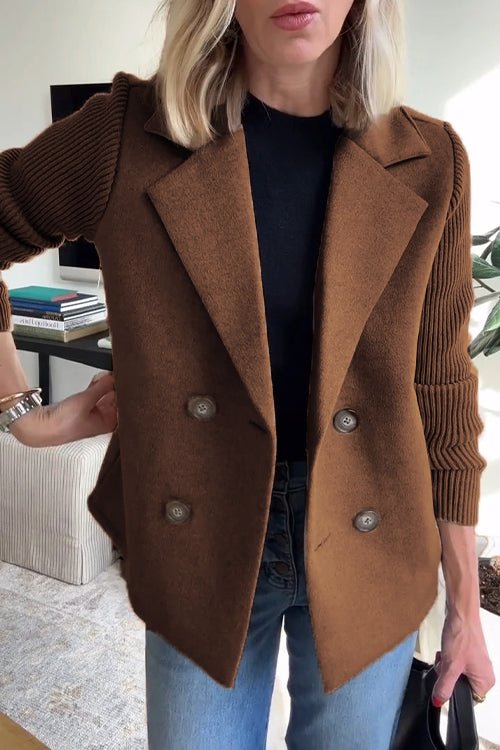 Amora – Elegant kavaj med flätstickade ärmar – bild 5