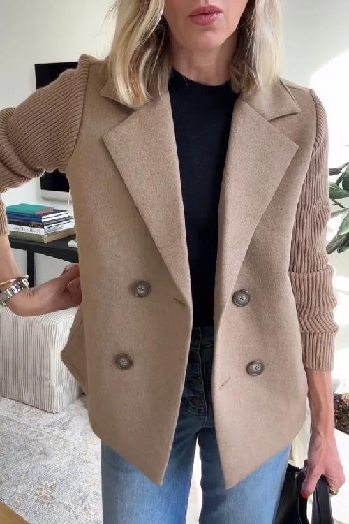 Amora – Elegant kavaj med flätstickade ärmar