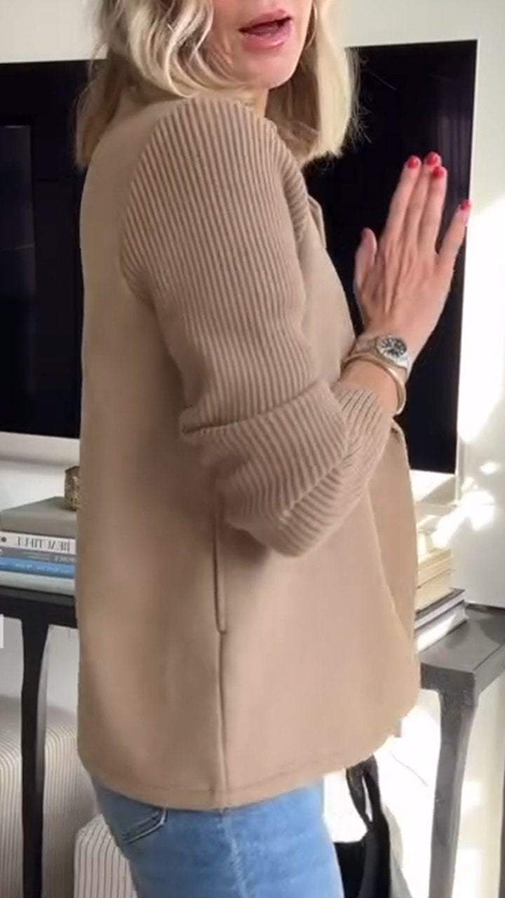 Amora – Elegant kavaj med flätstickade ärmar – bild 2